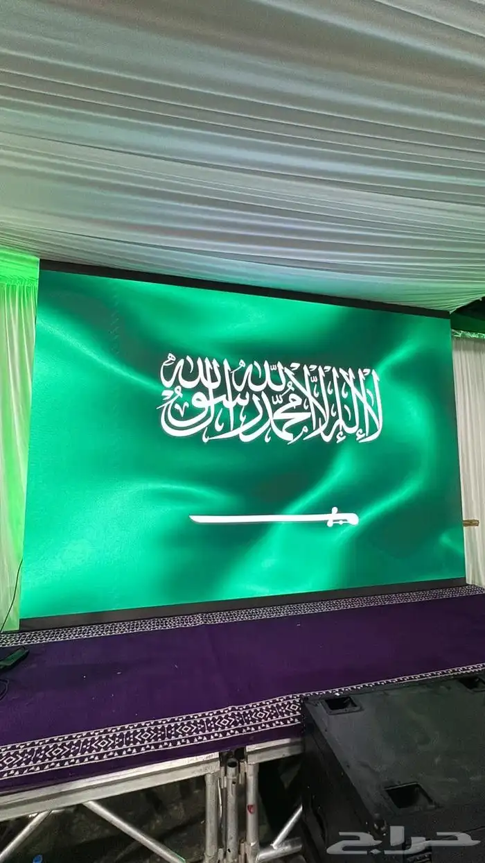 شاشات LED عملاقة مع بوابات واستربات 0