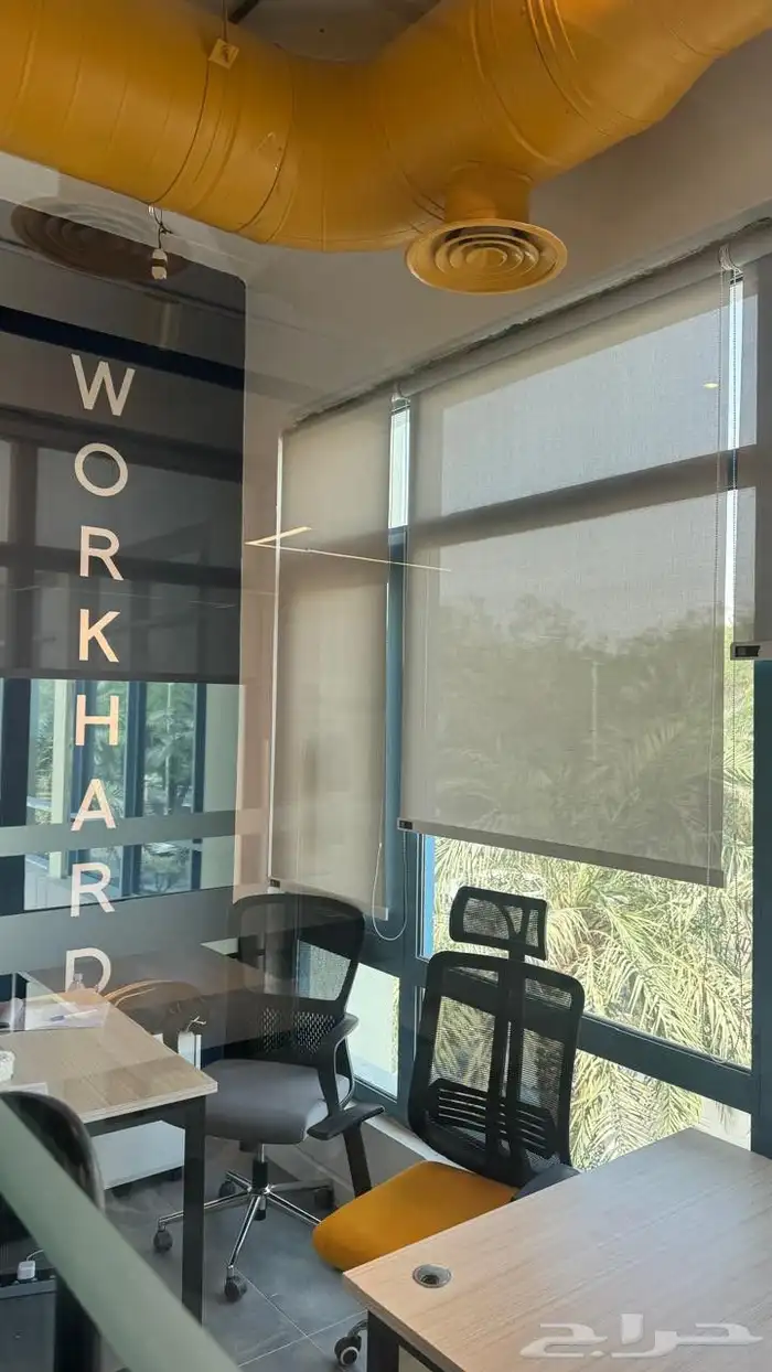 مكاتب مؤثثة للإيجار 1