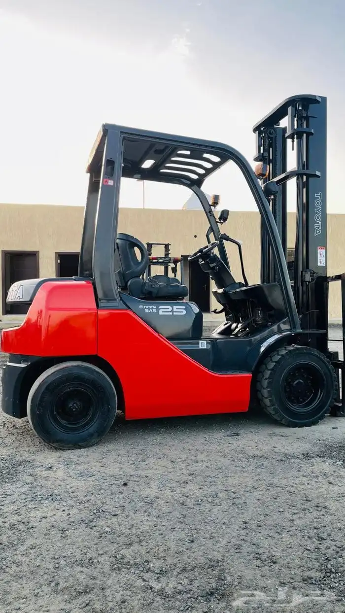 ايجار رافعه شوكية فوركلفت للايجار 0