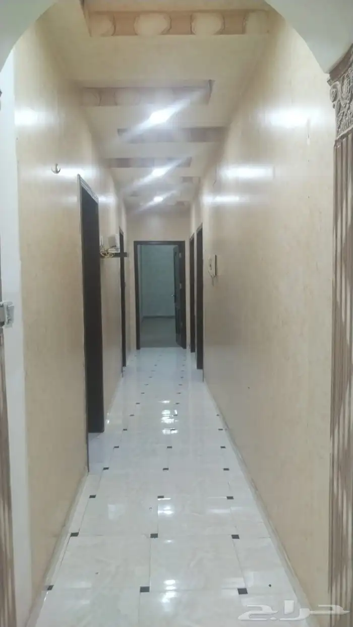 شقة حي الفيحاء مكونا من 5 غرف موقع ممتاز 22