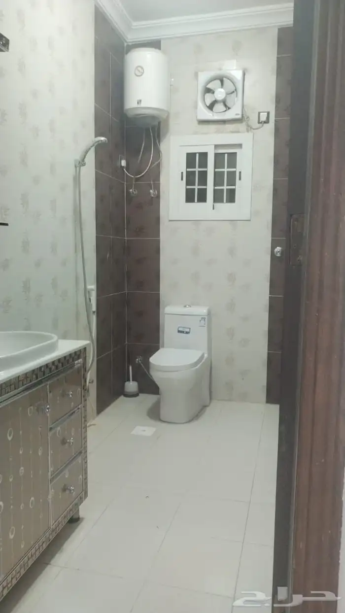 شقة حي الفيحاء مكونا من 5 غرف موقع ممتاز 13