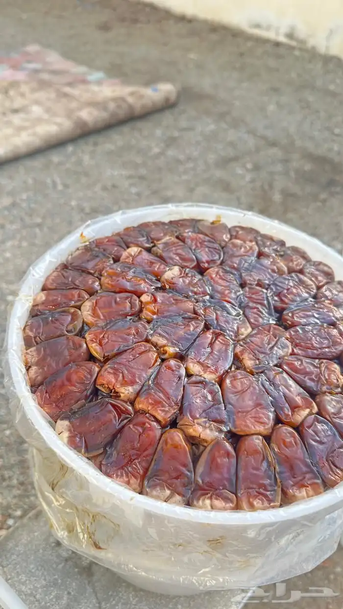 تمر العيص من مزارع الفرع 2