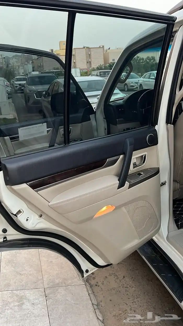 موستبيشي باجيرو 2022 علامة ذهبية مكينة 3500 8