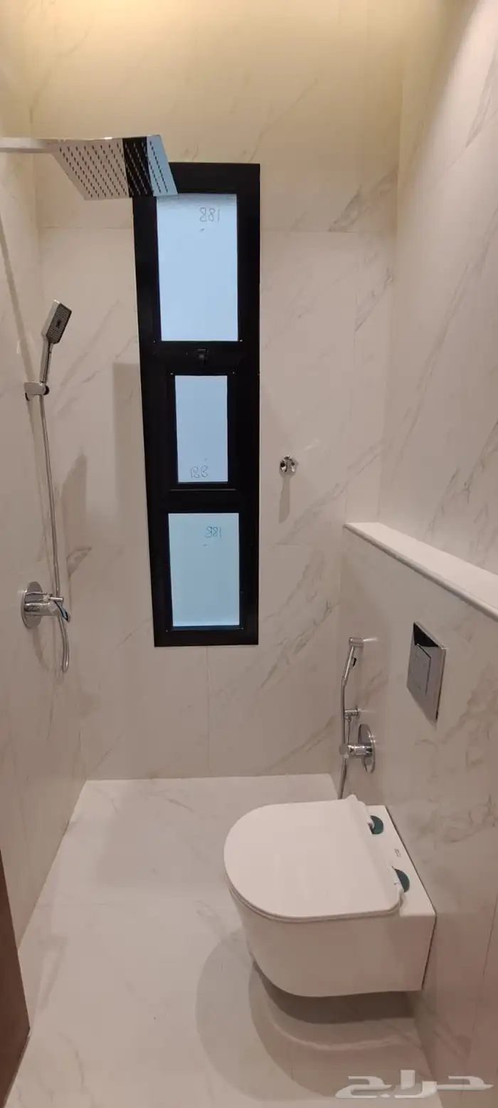 للبيع دور علوي مع شقه بناء شخصي بحي طويق 7