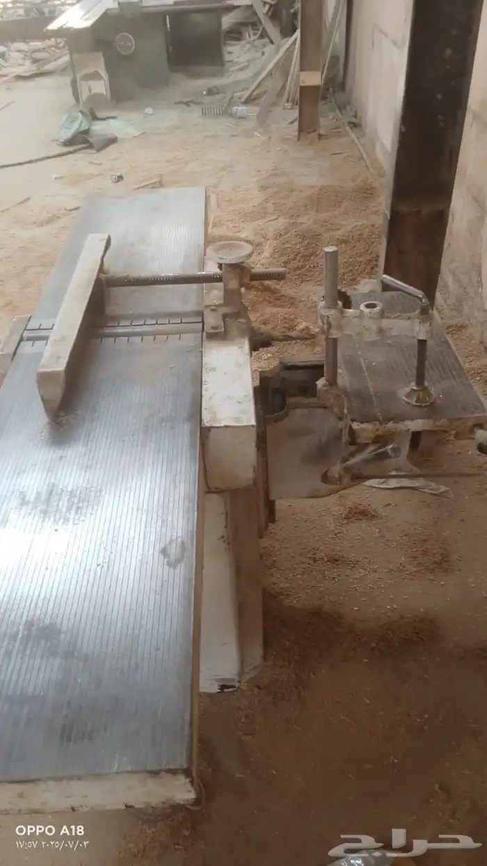 ورشة خشب كاملة للبيع معدات فقط 18