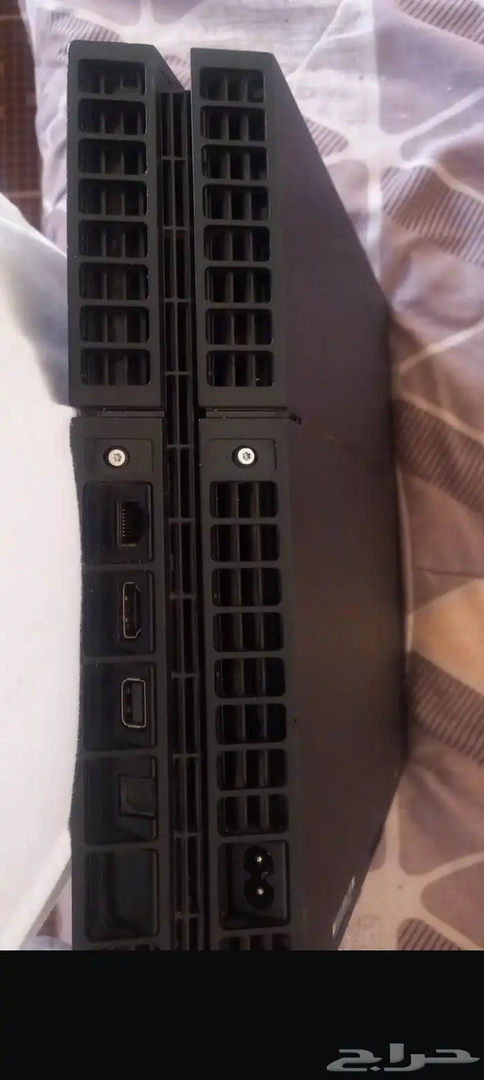 بلاستيشن 4 مع يده وسلك HD السعر 300 0