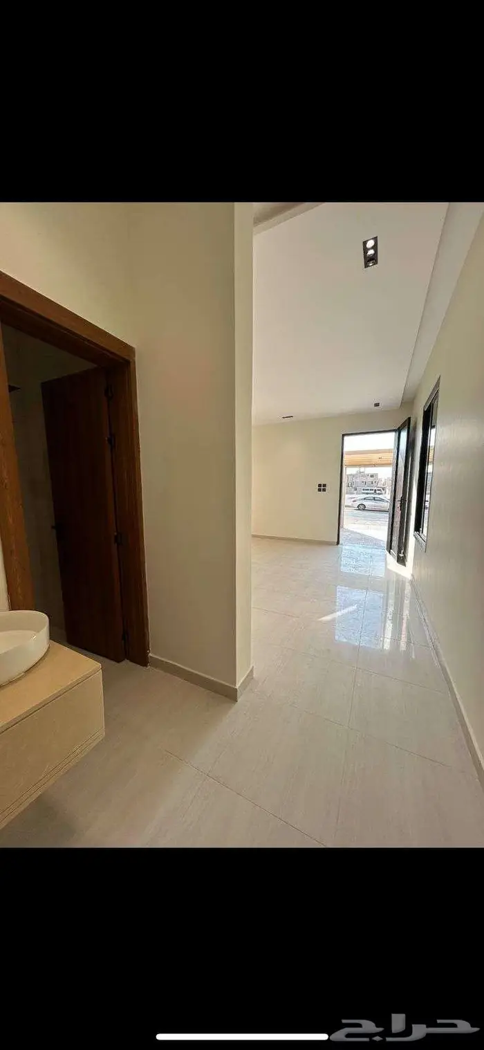 ادوار للبيع في حي طويق 4