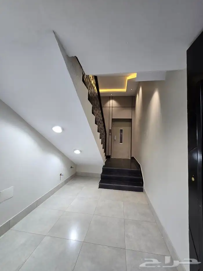 للبيع شقق علويه 6غرفVIPسطح مستقل مصعدراكب520 ألف أبهاالمحالة 3