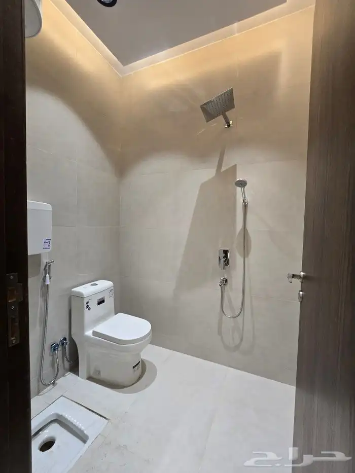 للبيع أدوار ارضيه 6غرفVIP وسط جميع الخدمات غرب الخميس570 ألف 17