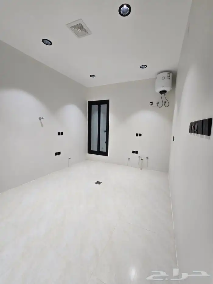 للبيع أدوار ارضيه 6غرفVIP وسط جميع الخدمات غرب الخميس570 ألف 14