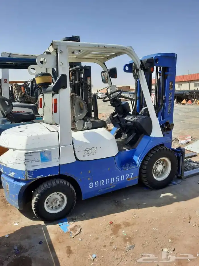 رافعات شوكيه للايجار اليومي والشهري ومشاوير 9