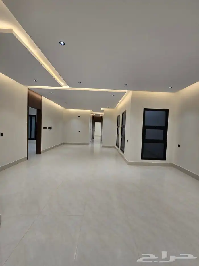 للبيع شقق علويه بملحق 7غرف VIPوسطح خاص من 590 ألف غرب الخميس 13