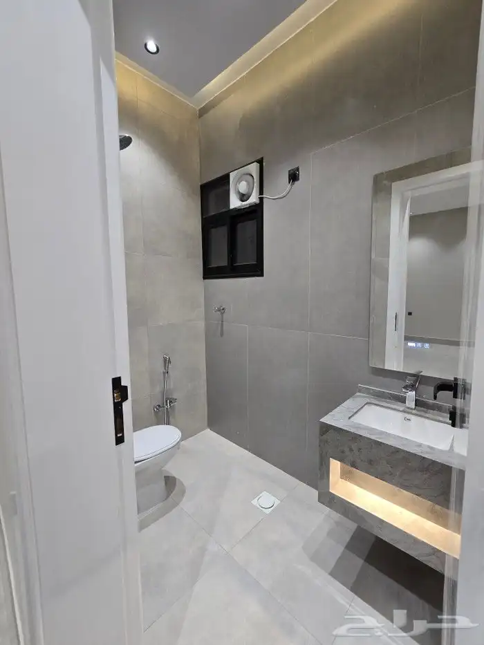 للبيع شقق علويه 6غرفVIPسطح مستقل مصعدراكب520 ألف أبهاالمحالة 20