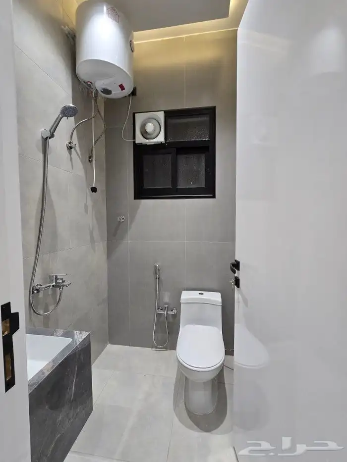 للبيع شقق علويه 6غرفVIPسطح مستقل مصعدراكب520 ألف أبهاالمحالة 18