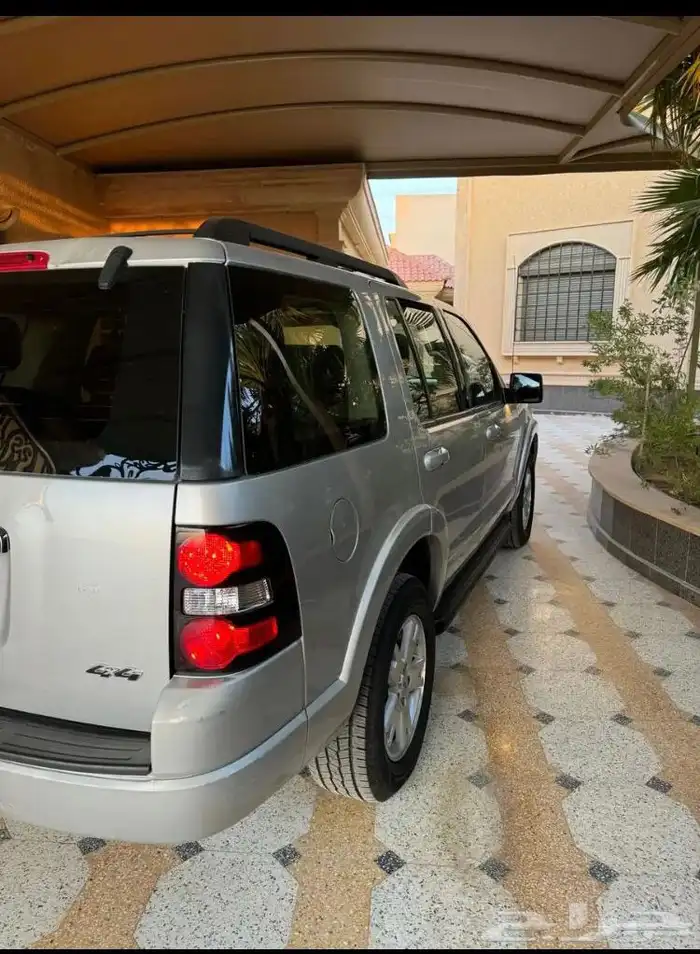 فورد اكسبلورر 2010 XLT مستعملة للبيع 2