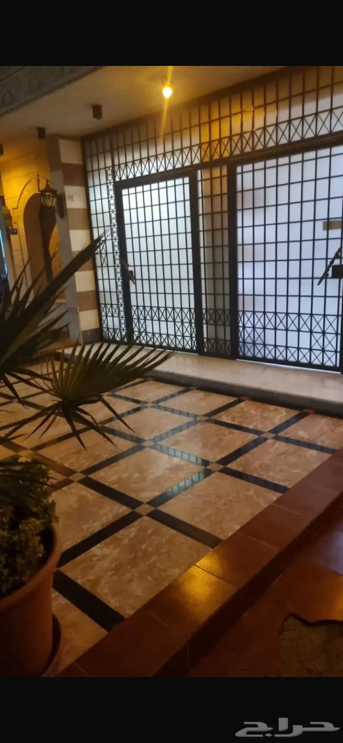 شقه روف بجده سنوي غرفه وصاله شارع التحليه الواحه 18