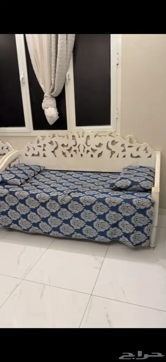 كراسي للبيع الواحد ب 200 العدد 4 0