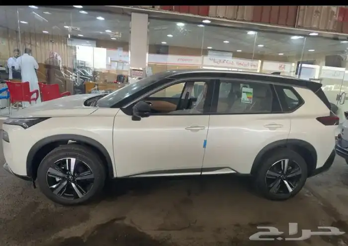 اكس تريل فل كامل SL 2025 باسعار مناسبة 3