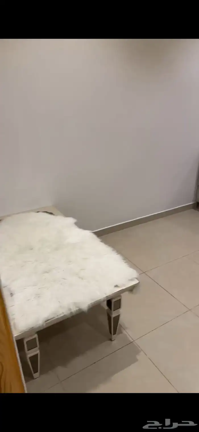 كنب حرف L وطاولات عدد5 وطاولة كبيرة وطاولة شاشة 1