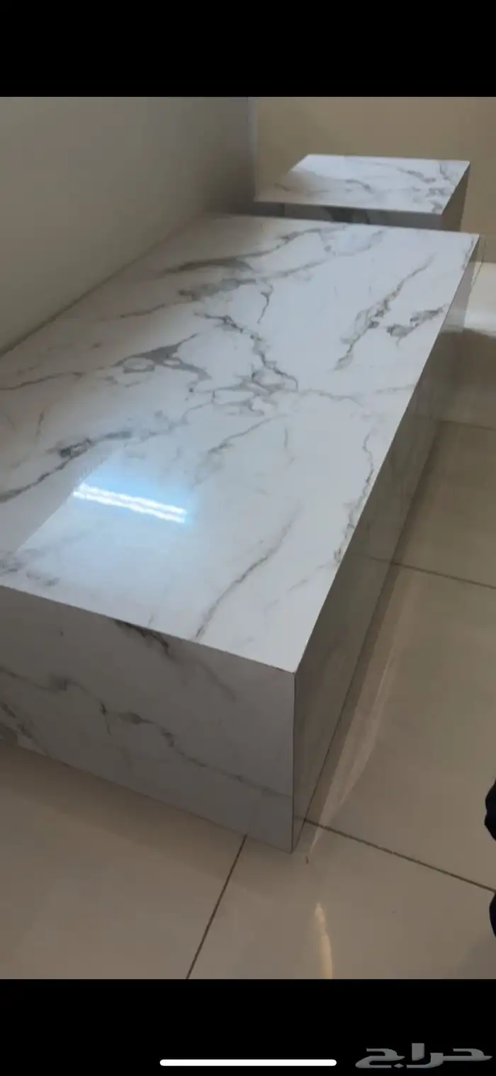 طاولات رخام تفصيل في الرياض ب1200 طاوله كبيره مع ثنتين خدمه 1