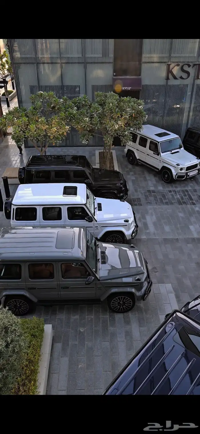 تاجير سيارات رولزرويس كولينان 10