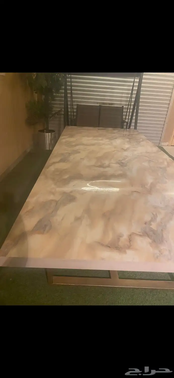 طاولة طعام فقط ب400 0