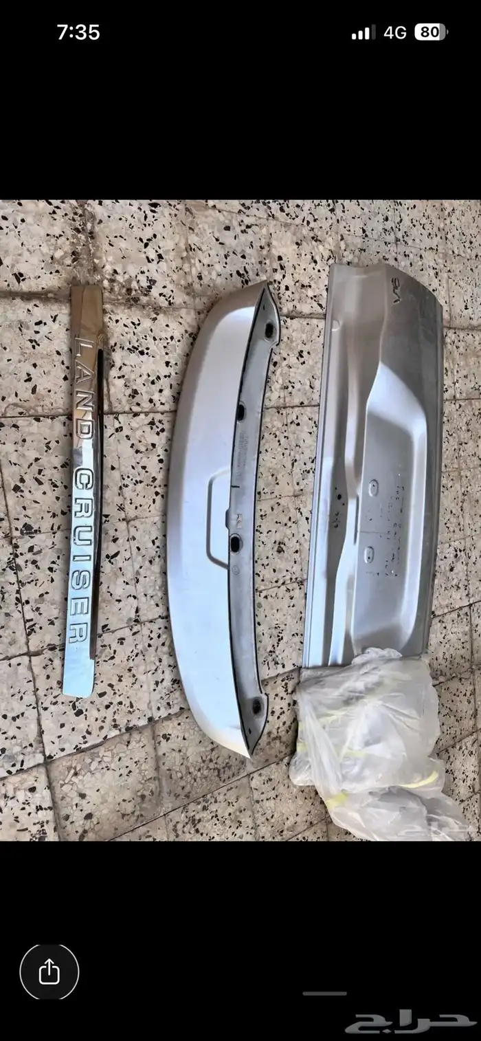 للبيع باب لاندكروزر خلفي سفلي لون فضي 1