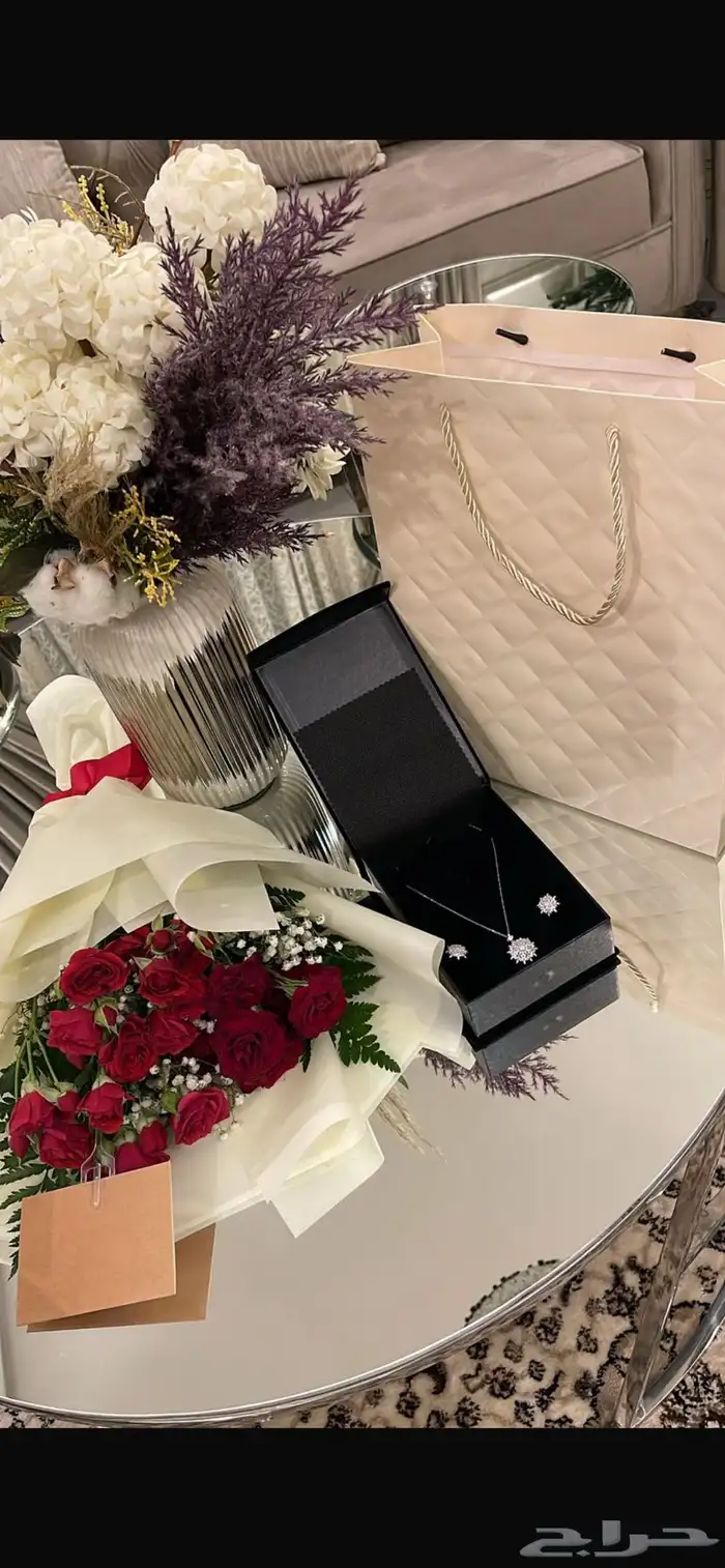 نرسل لكم هديتكم مع باقه ورد ب 200 ريال عرض خاص 1