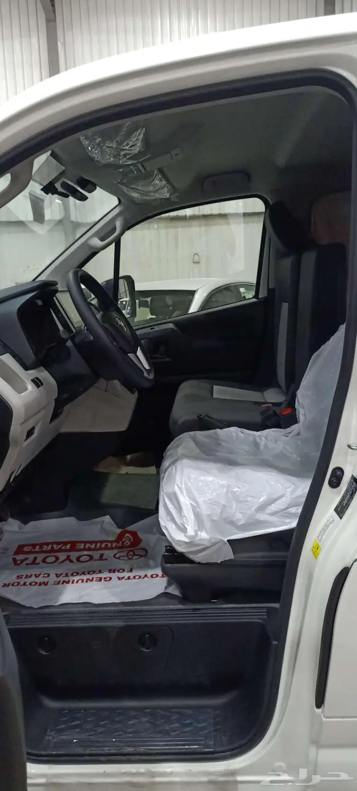 تويوتا باص بضاعة بنزين سقف منخفض متوافر موديل 2025 و 2026 5