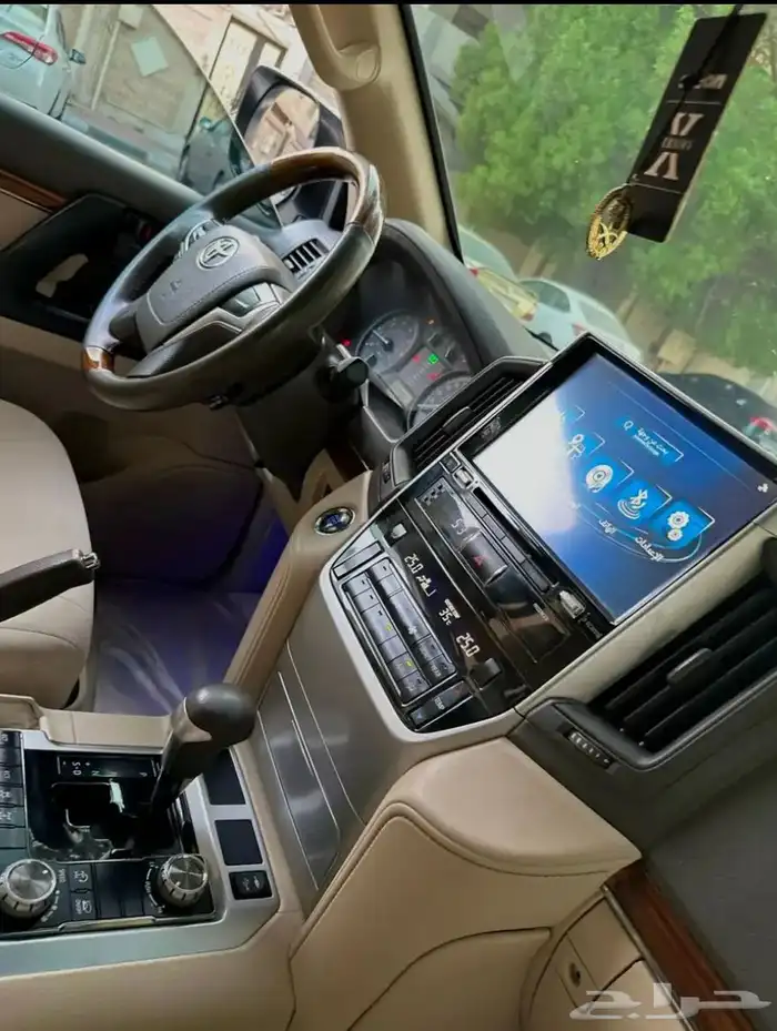 تويوتا لاندكروزر (2018) GXR فل كامل الفئة 3.. 13