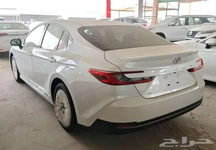 تويوتا كامري LE بنزين 2025 بسعر 124200 مع الضريبة 6