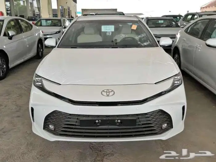 تويوتا كامري LE بنزين 2025 بسعر 124200 مع الضريبة 0