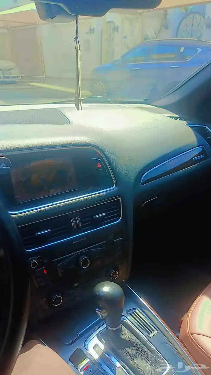 AUDI Q5 model 2010 mobile number 1