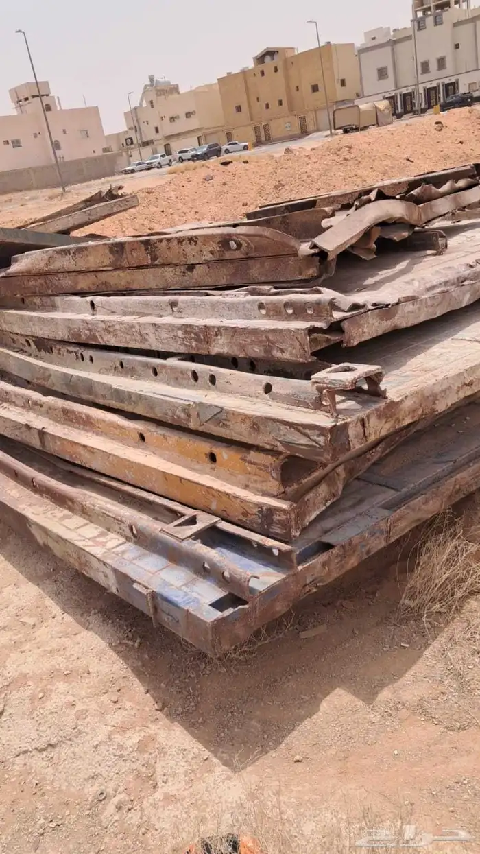 بوكسات حديد مستعمله مقاسات مختلفه بالمزاحميه 0