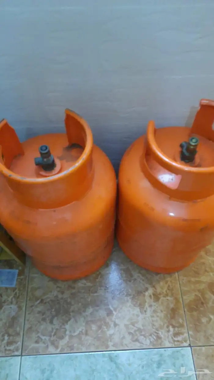 انبوبة غاز فاضية عدد 2 كل انبوبة سعرها200 مع منظم 0