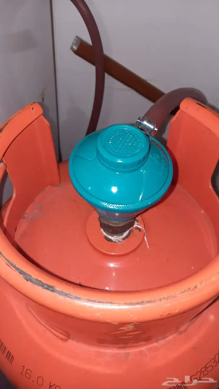 انبوبة غاز فاضية عدد 2 كل انبوبة سعرها200 مع منظم 1