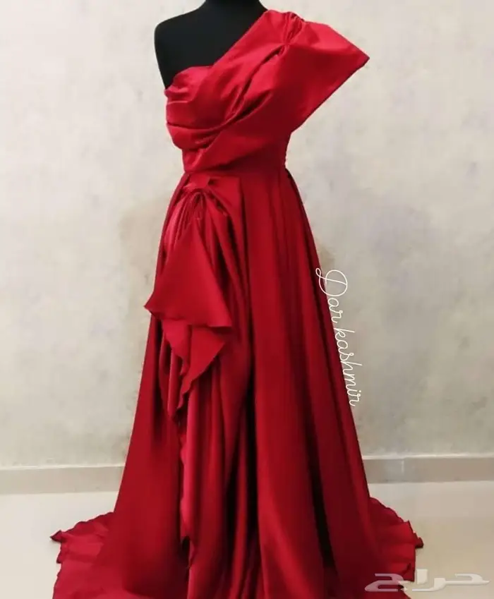 إعلان عن تقبيل مشغل نسائي مميز 3