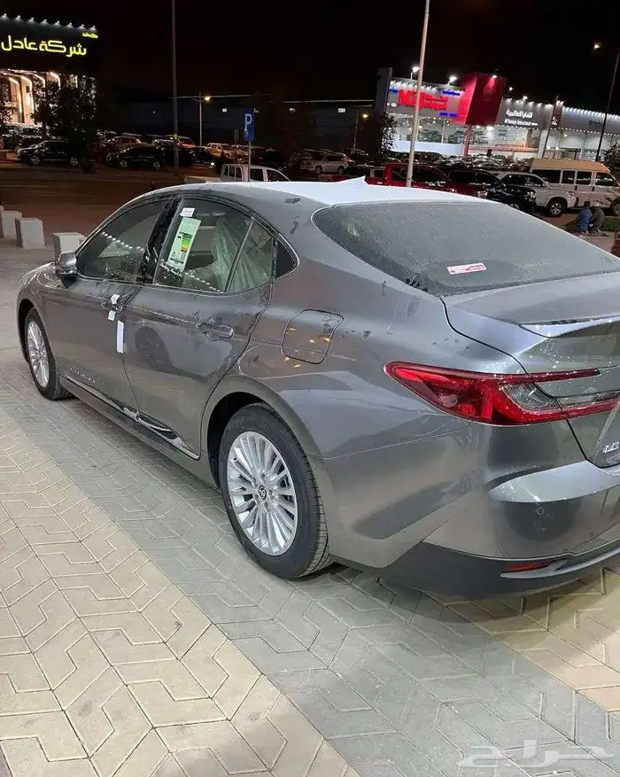 تويوتا كامري LE بنزين 2025 اصفار 12