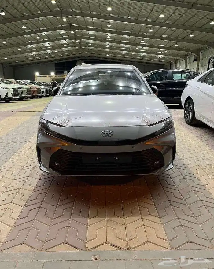 تويوتا كامري LE بنزين 2025 اصفار 9