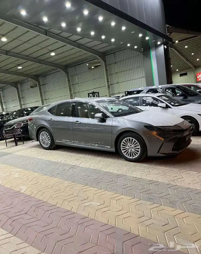 تويوتا كامري LE بنزين 2025 اصفار 16