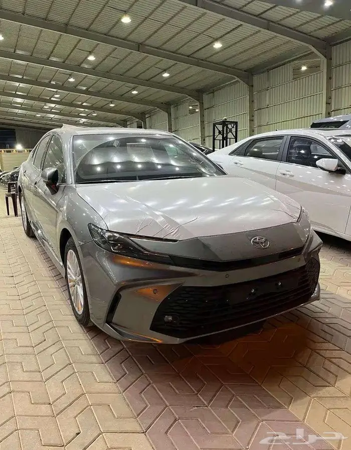 تويوتا كامري LE بنزين 2025 اصفار 8