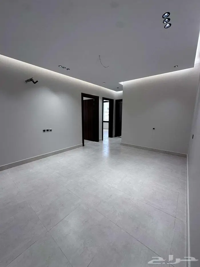 شقة 4 غرف بحي السلامة للبيع أفراغ فوري أمامية بمدخلين 4