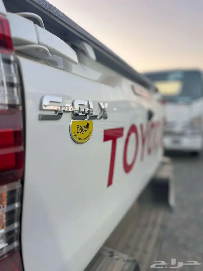 تويوتا هايلوكس دبل فل بنزين قير عادي 2025 7