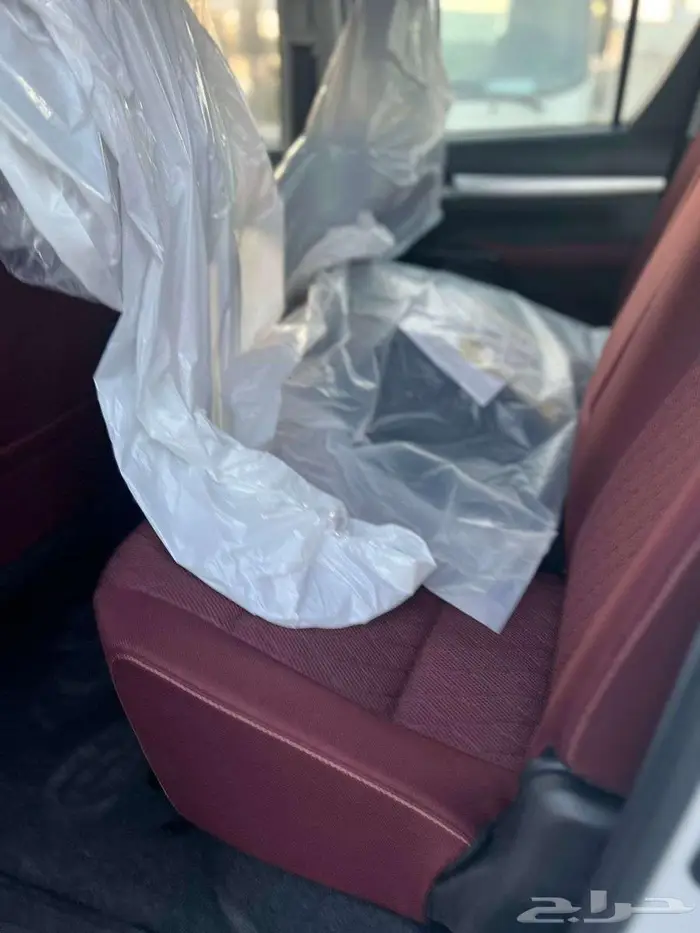 تويوتا هايلوكس دبل فل بنزين قير عادي 2025 11