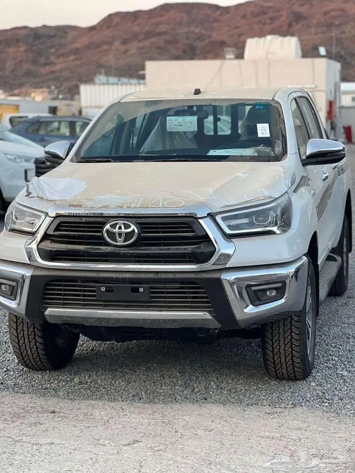 تويوتا هايلوكس دبل فل بنزين قير عادي 2025 0