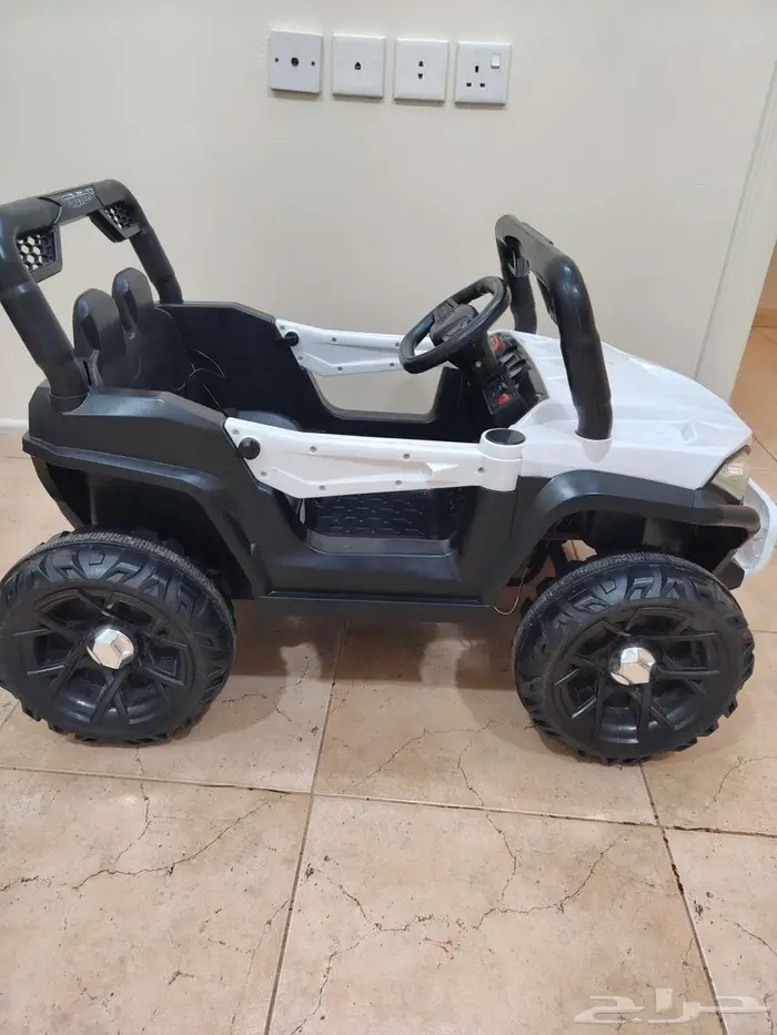 سيارة كهربائية بمحركين 0