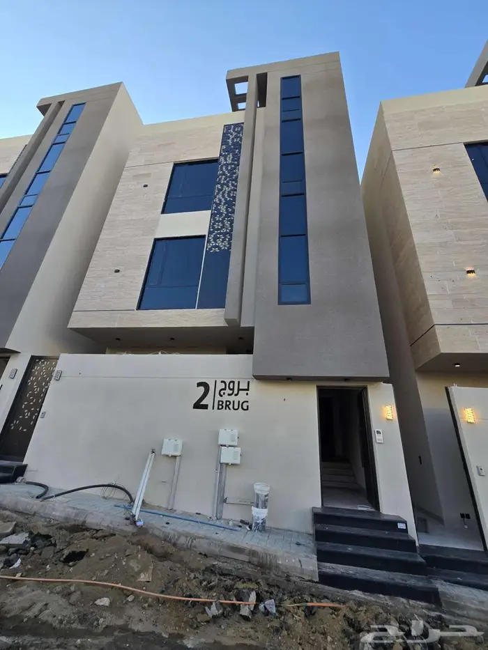 للبيع أدوار ارضيه 6غرفVIP وسط جميع الخدمات غرب الخميس570 ألف 3