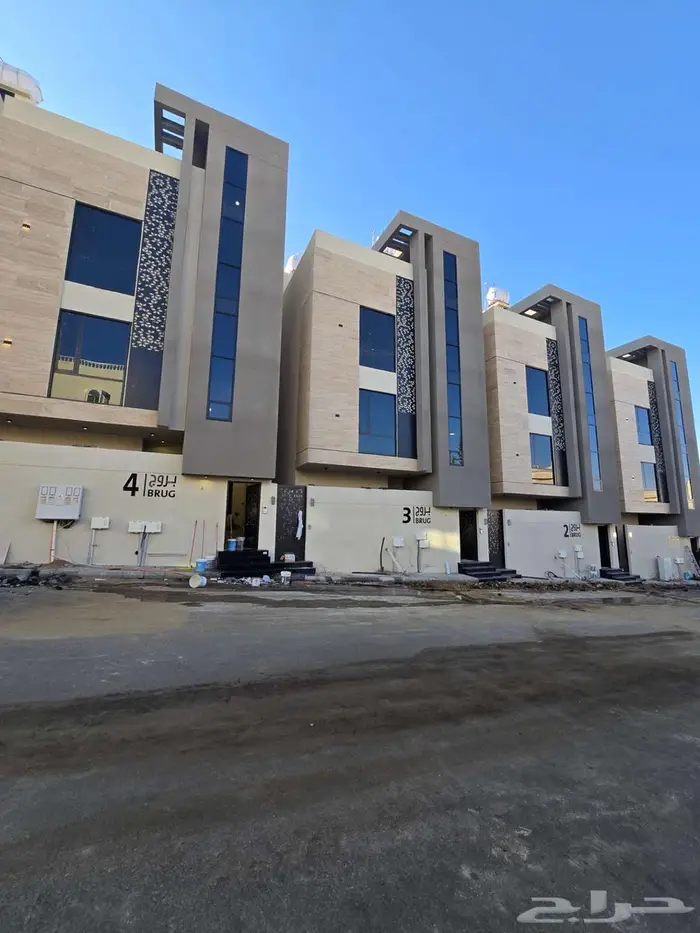 للبيع أدوار ارضيه 6غرفVIP وسط جميع الخدمات غرب الخميس570 ألف 0