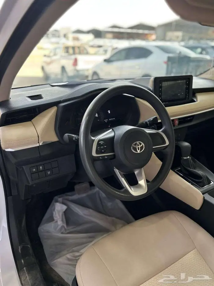 تويوتا يارس 2023 Y 8