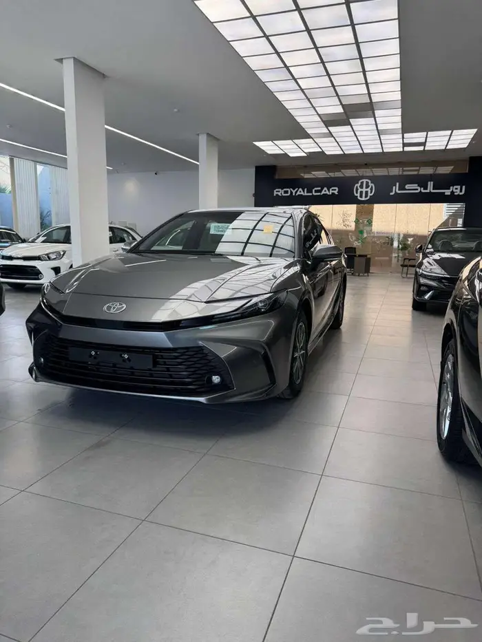 تويوتا كامري E بنزين استاندر رمادي موديل 2025 سعودي اقساط 2